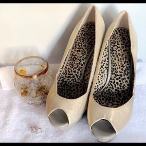 Jessica Simpson Léelo Wedge W Peep Toe